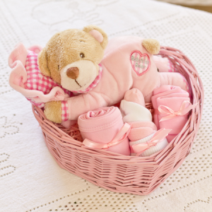 6 Easy Steps to Make Baby Gift Baskets